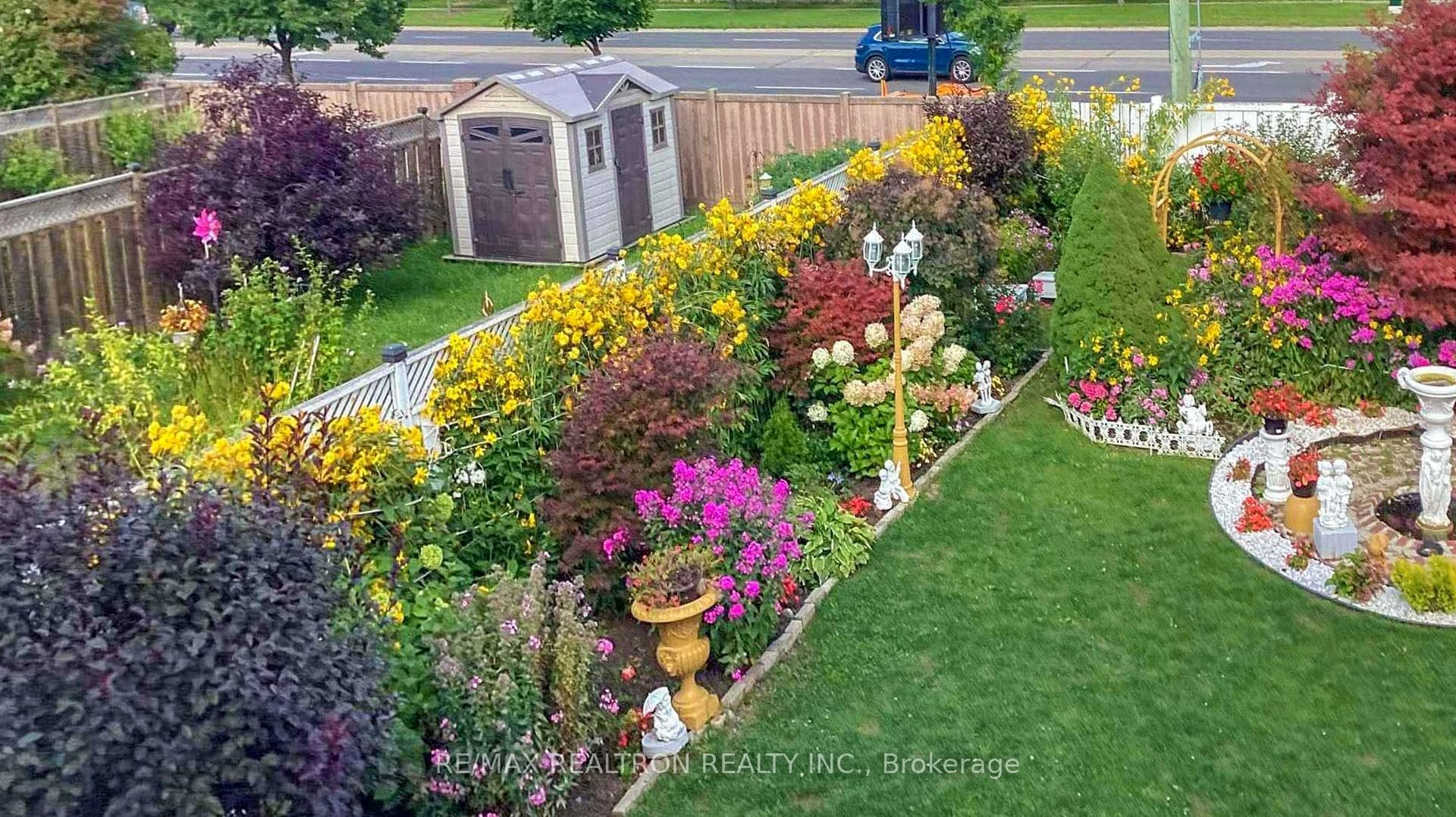 111 Woodhall Road photo 49