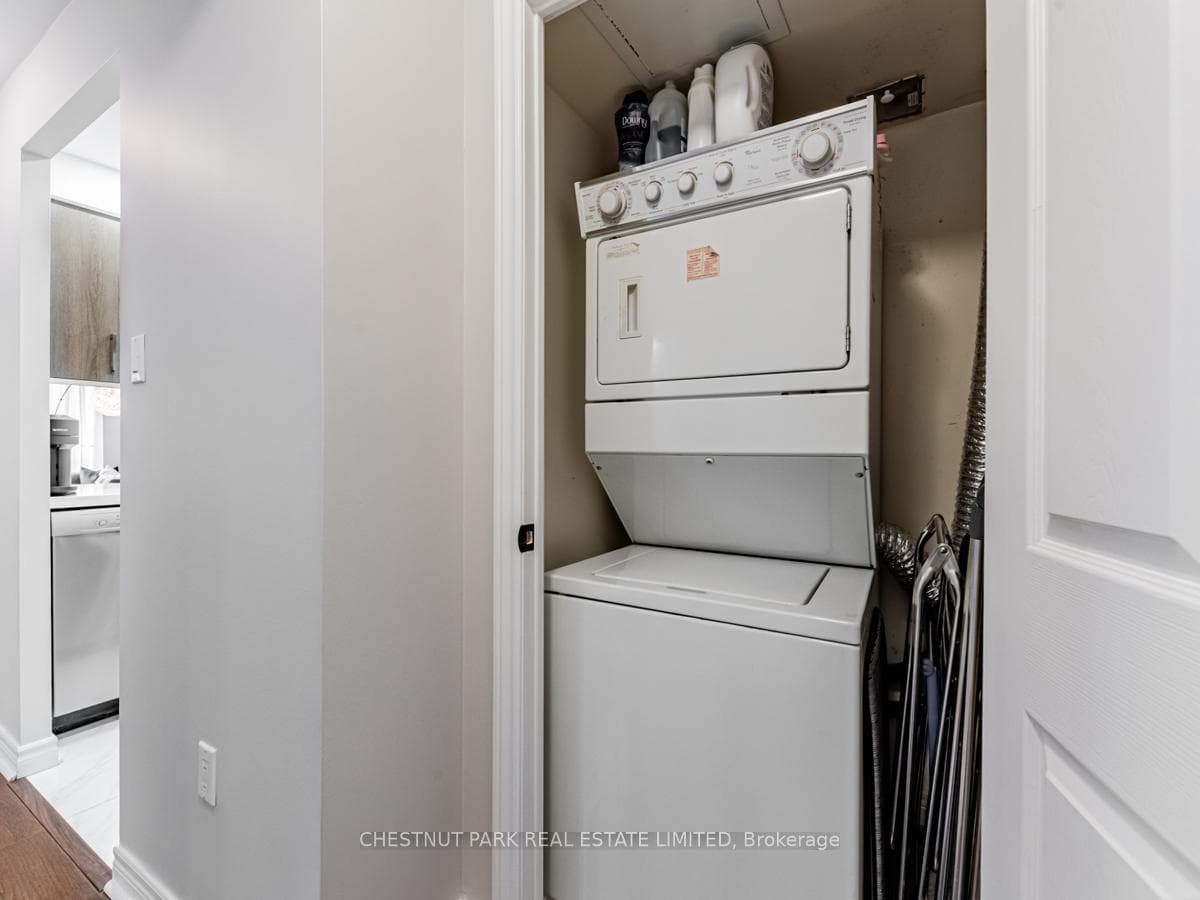 889 Bay Street Unit 608 photo 15