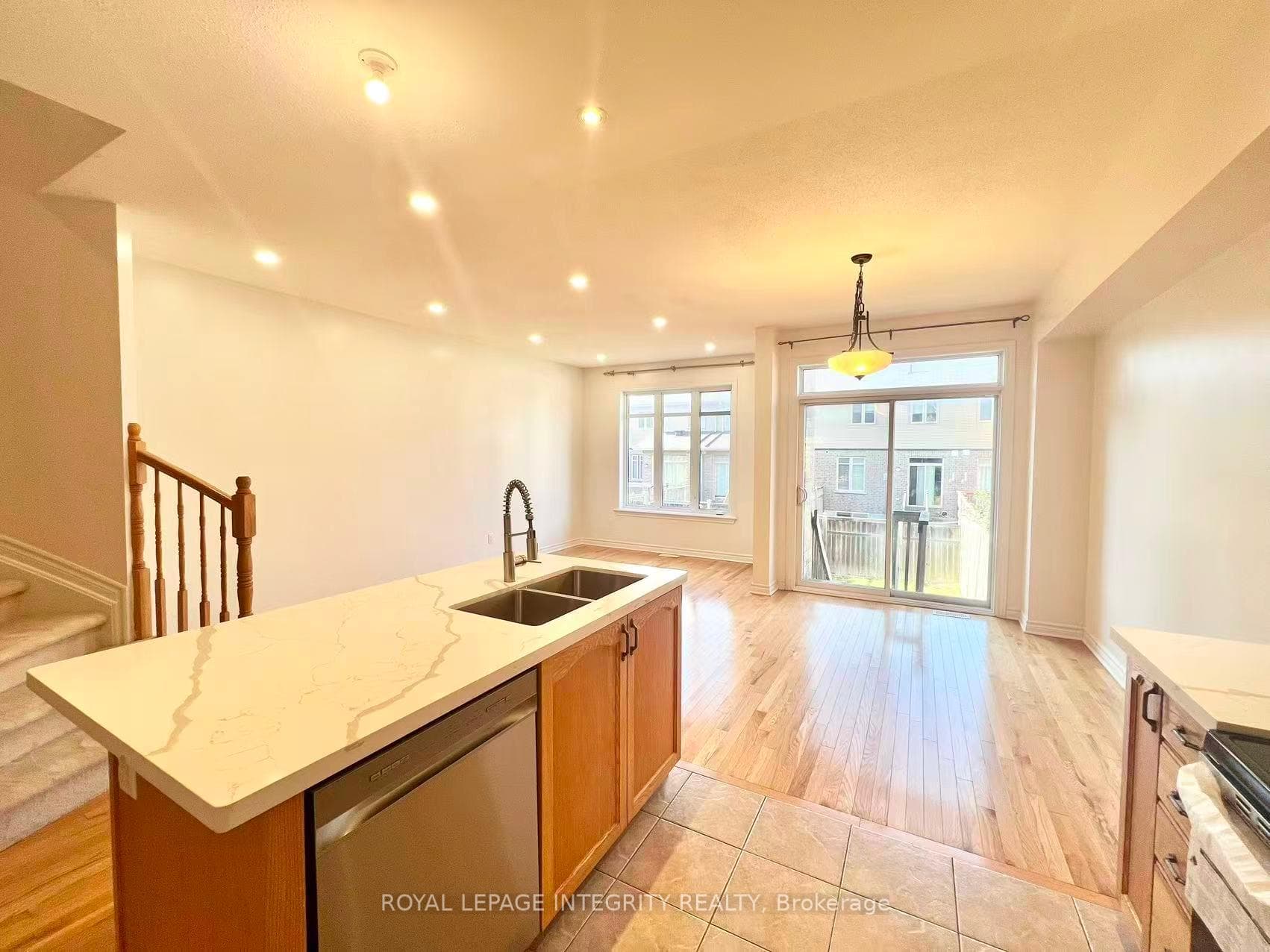 1029 Ottenbrite Crescent photo 11