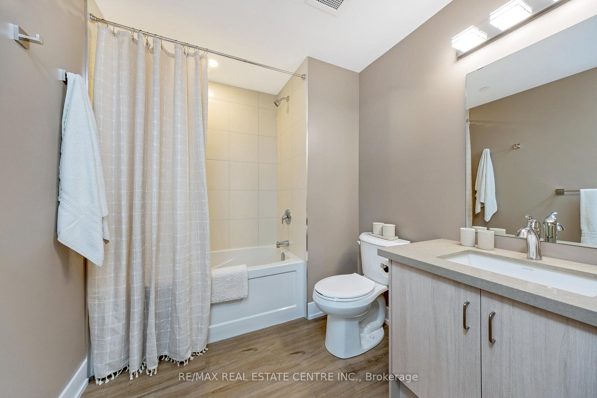 470 Dundas Street Unit 712 photo 15