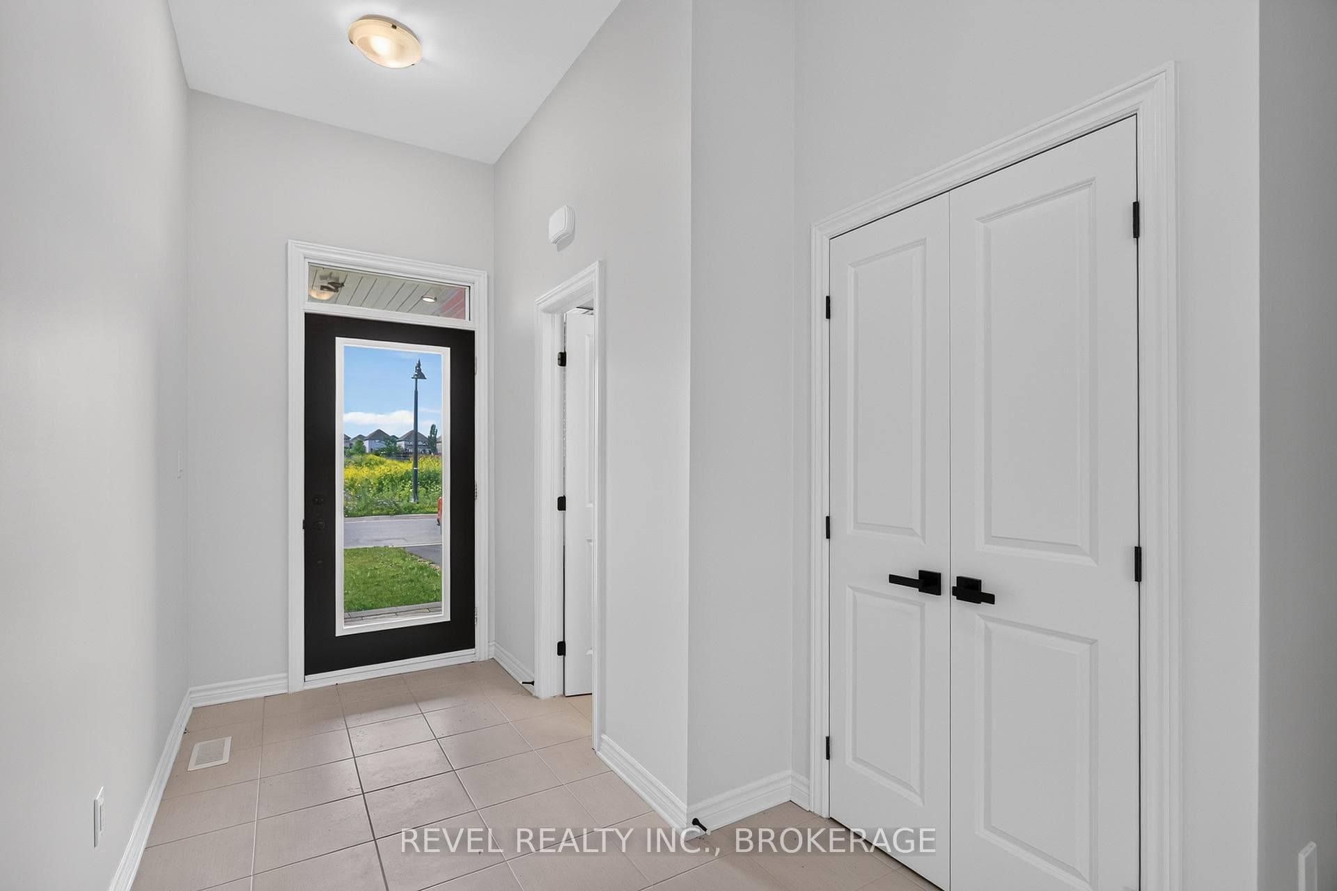 444 Buckthorn Drive photo 8