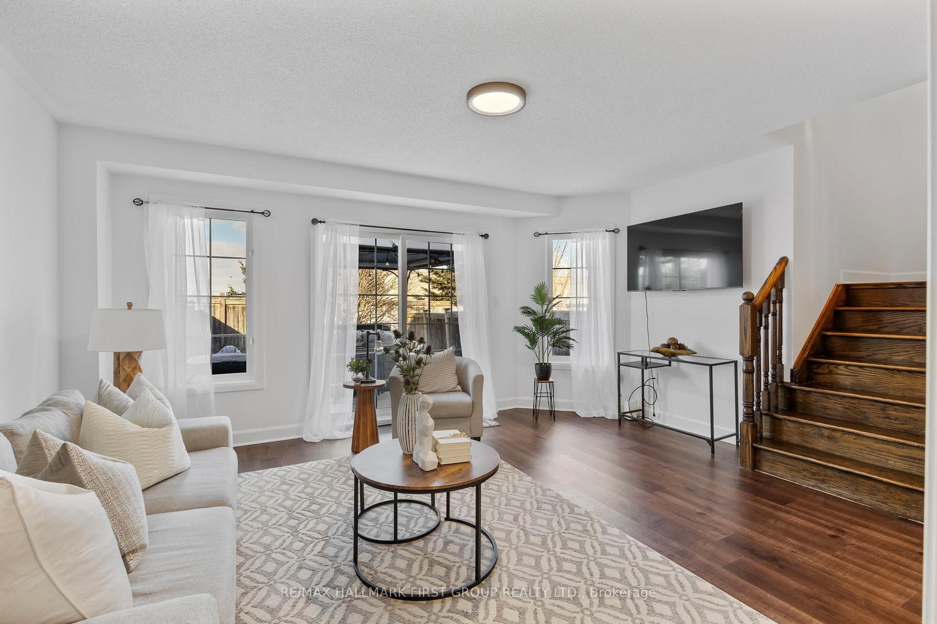86 Elliottglen Drive photo 8