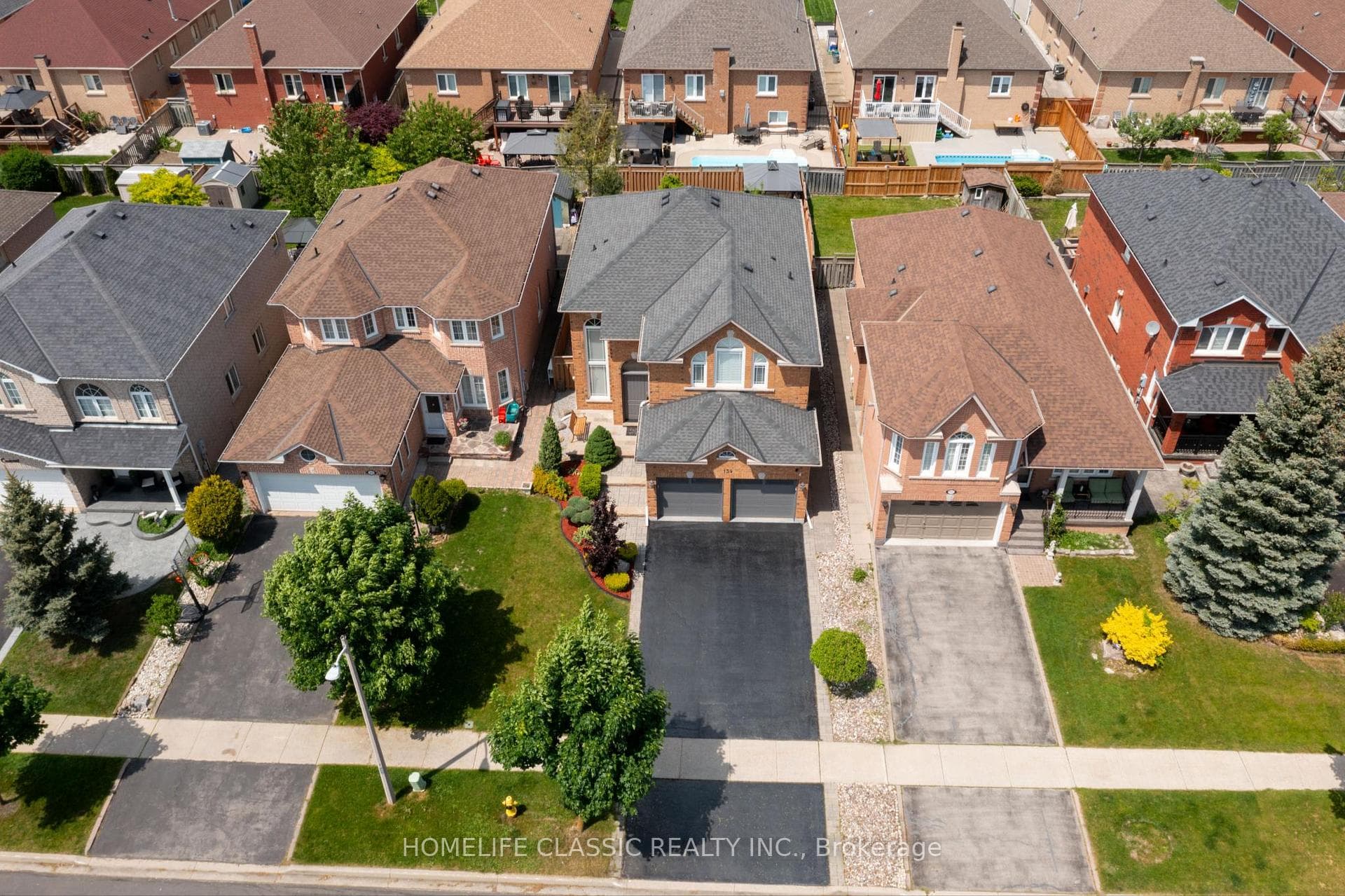 139 Villandry Crescent photo 33
