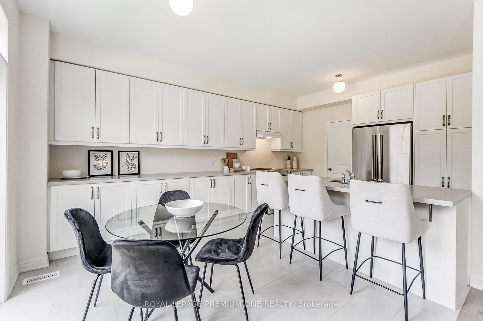 468 Black Cherry Crescent photo 14
