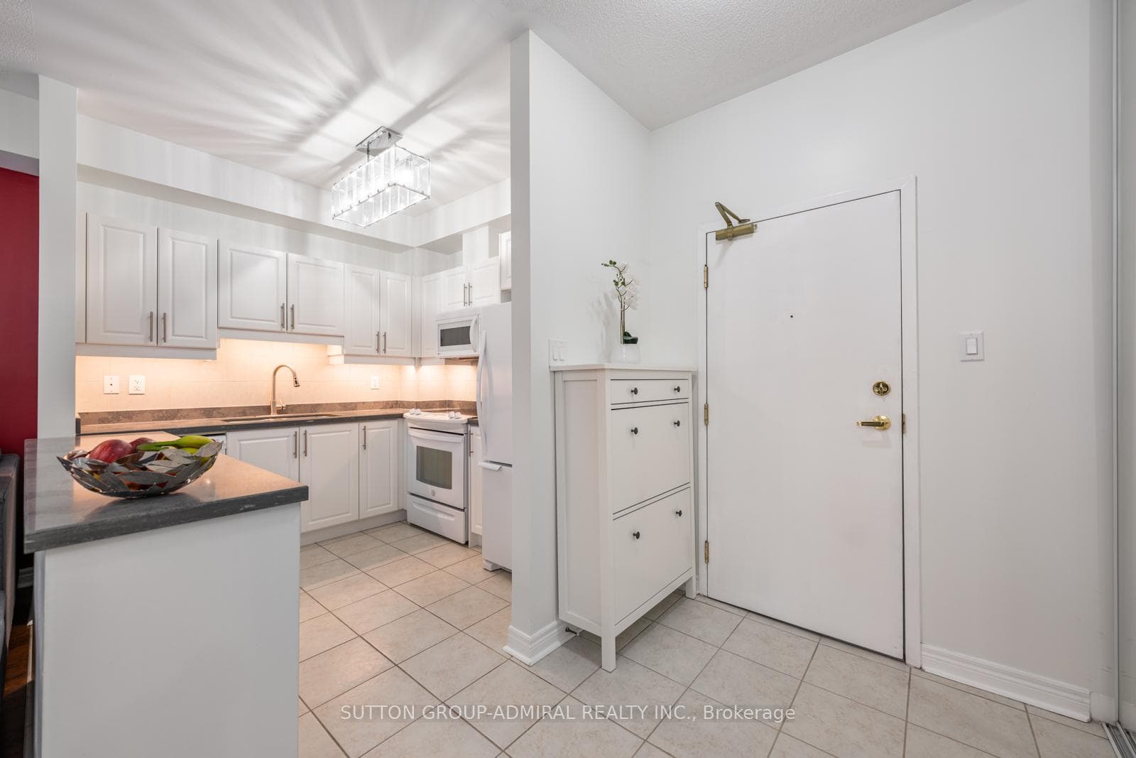9944 Keele Street Unit 102 photo 2