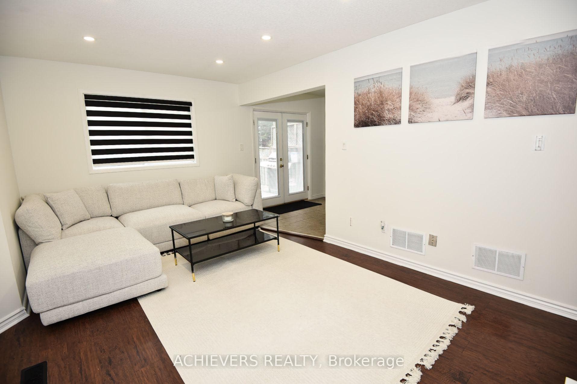 19 Mccullock Crescent photo 6