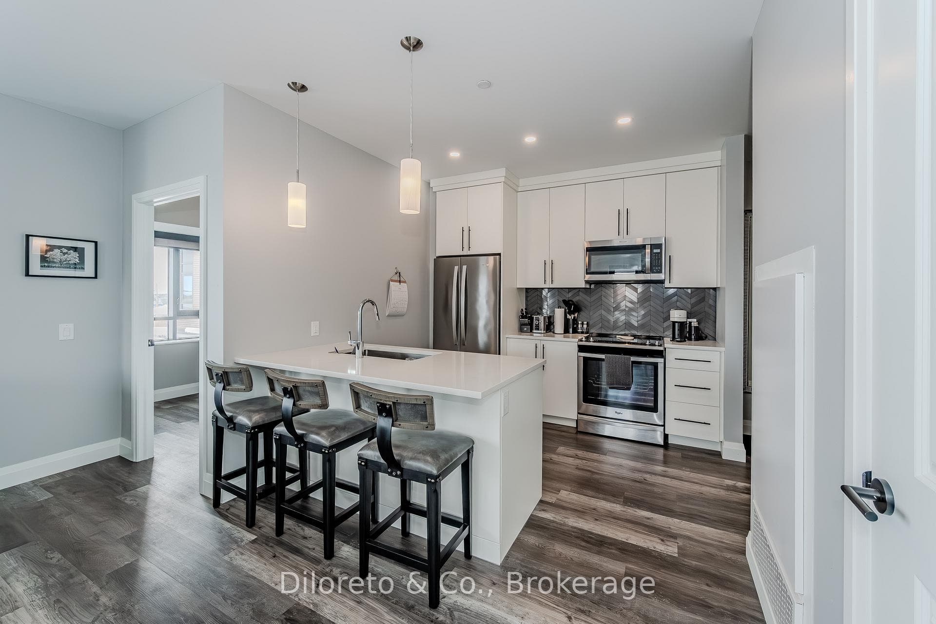 332 Gosling Gardens Unit 215 photo 1