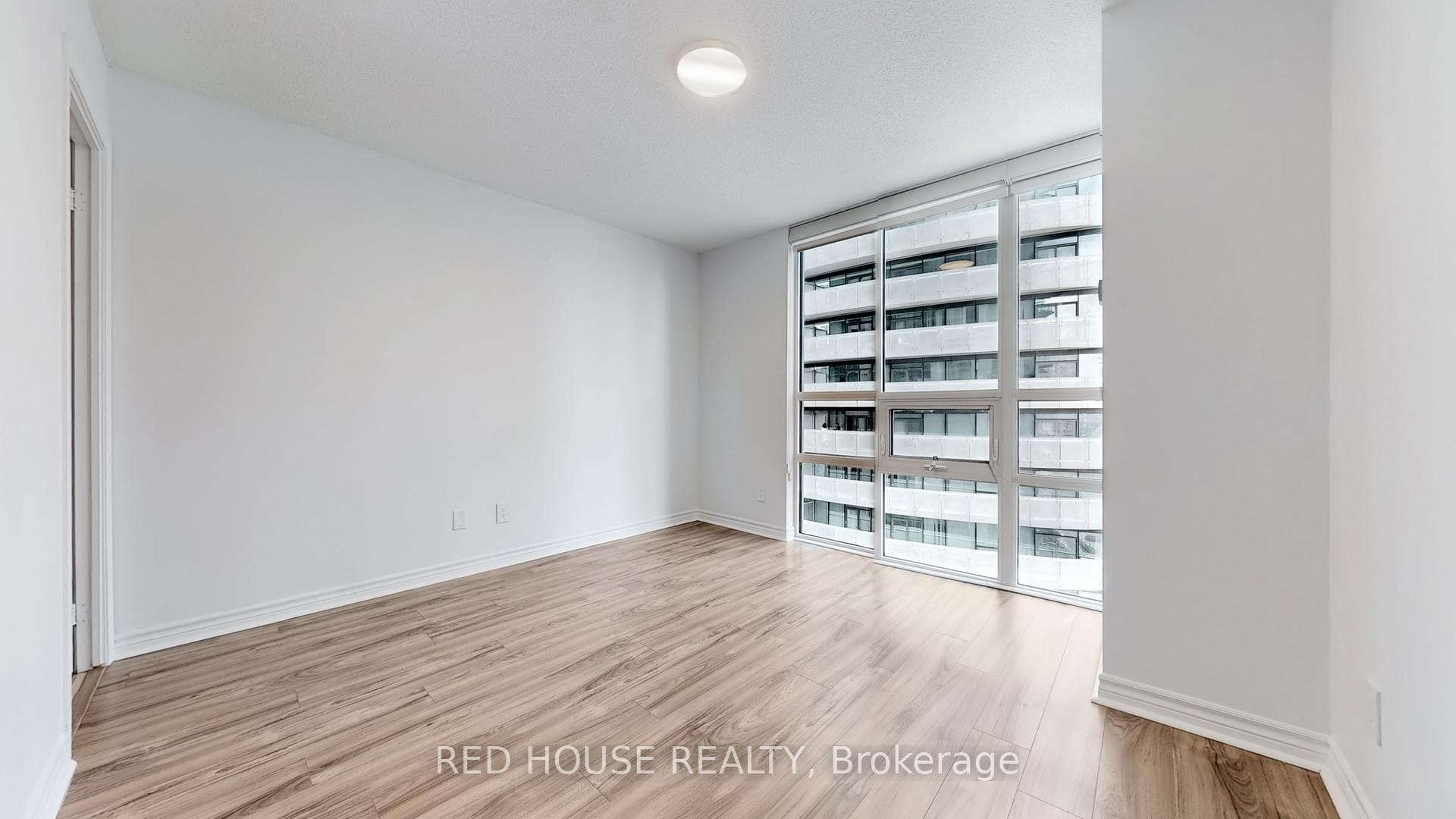 19 Grand Trunk Crescent Unit 1810 photo 13