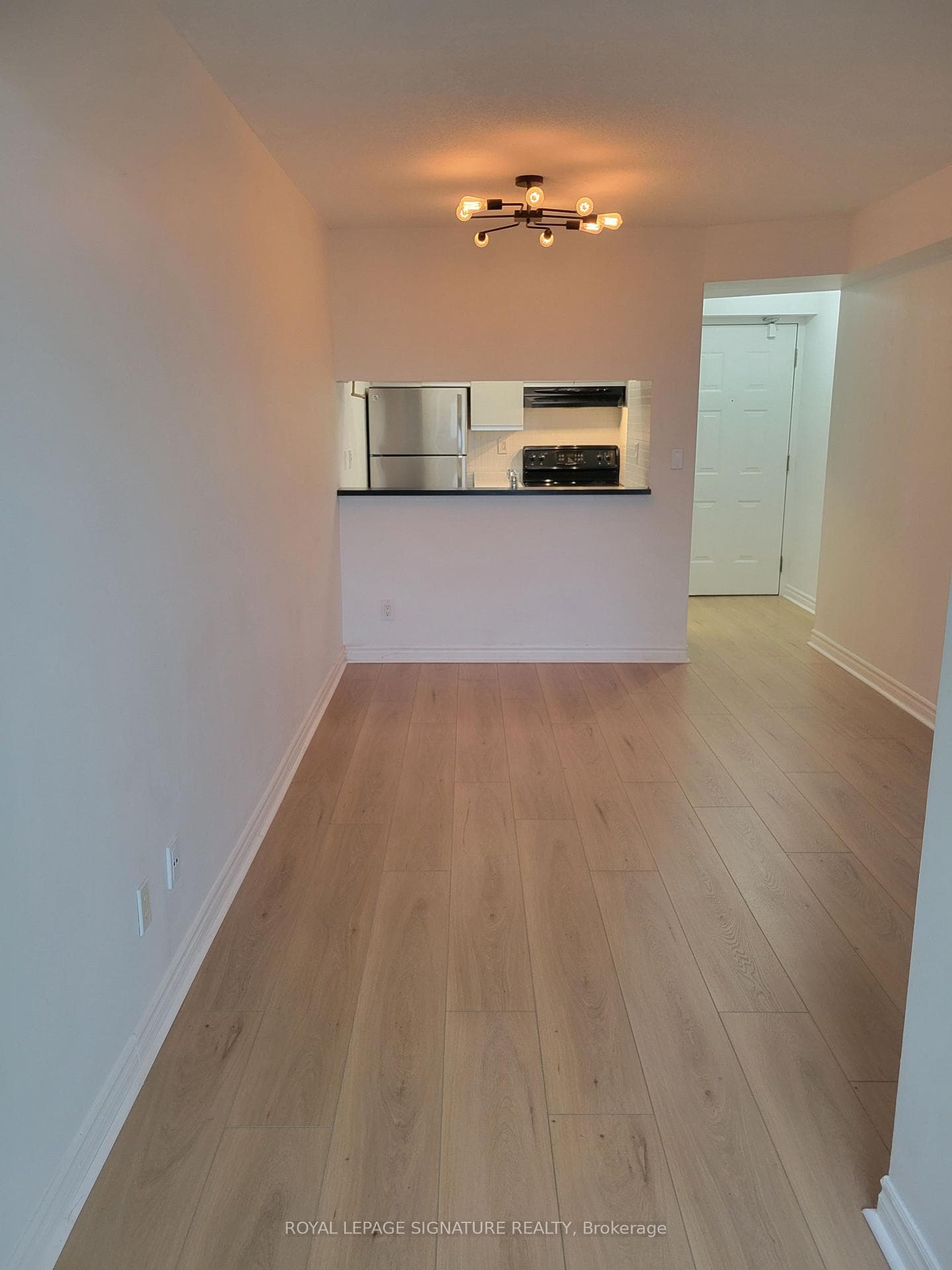 222 The Esplanade N/A Unit 806 photo 1
