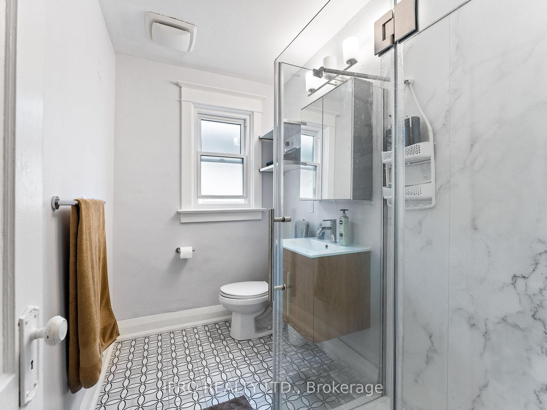 1178 Gerrard Street photo 28