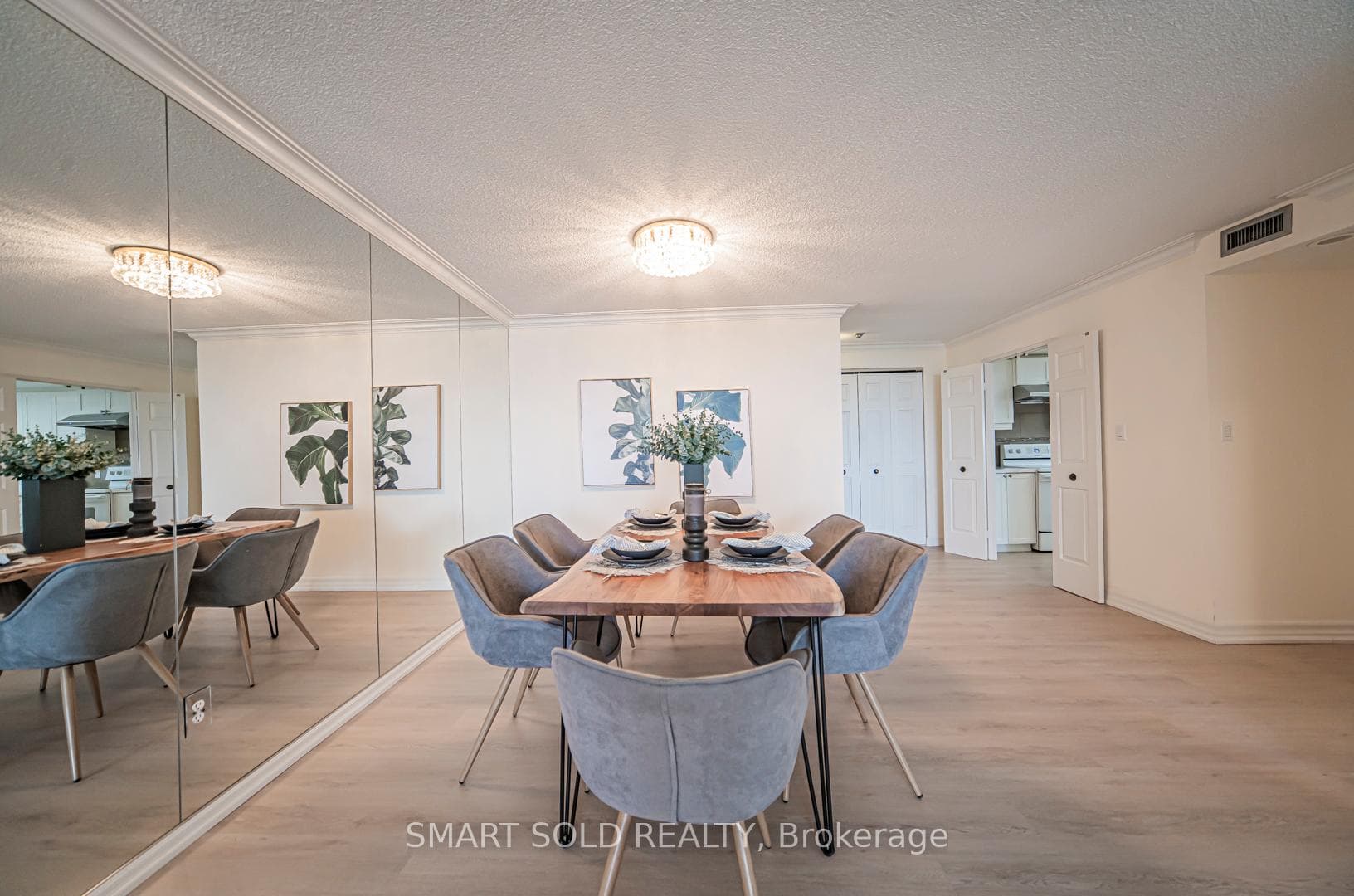 5444 Yonge Street Unit 1703 photo 4