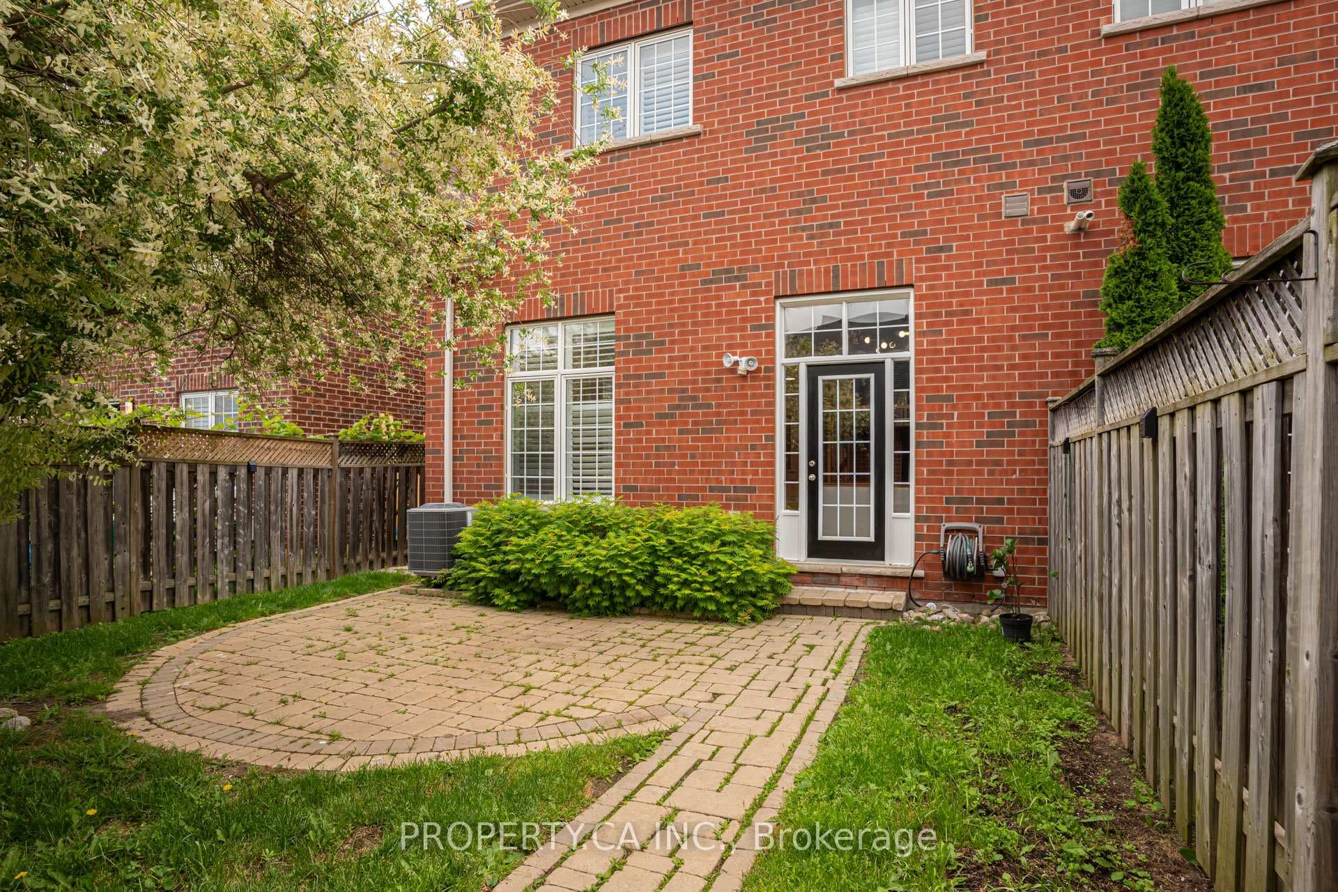 3347 Eglinton Avenue photo 44