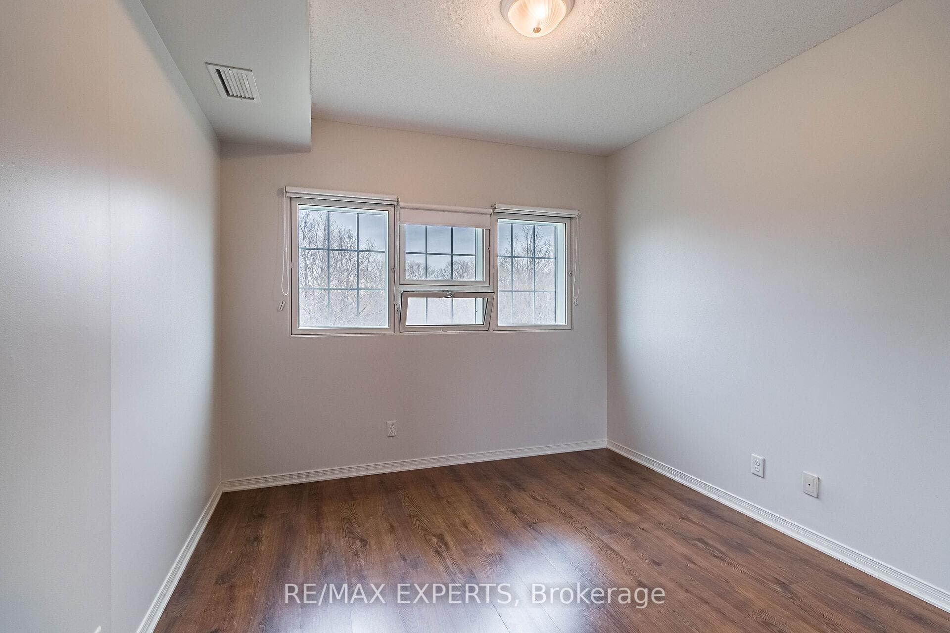 9451 Jane Street Unit 206 photo 16