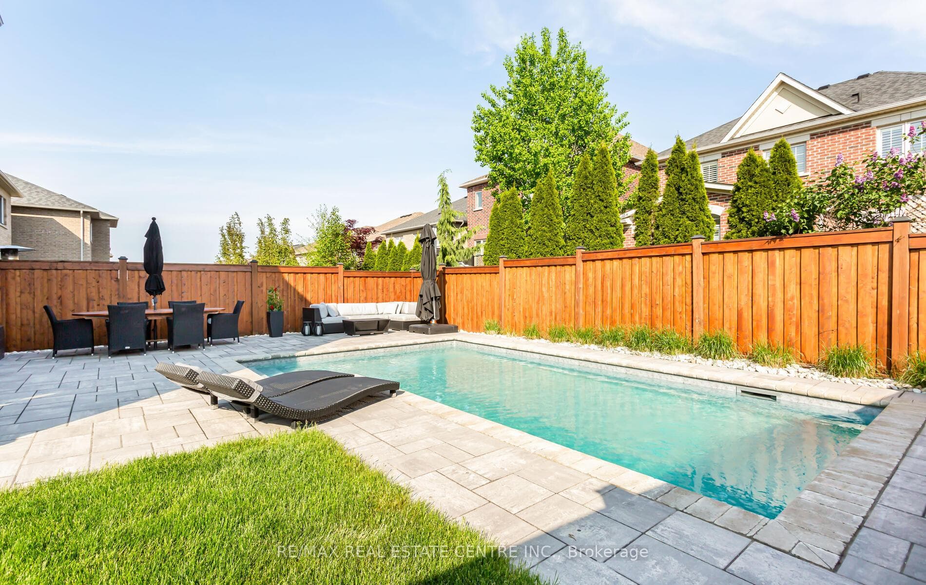 2 FENGATE Lane photo 32