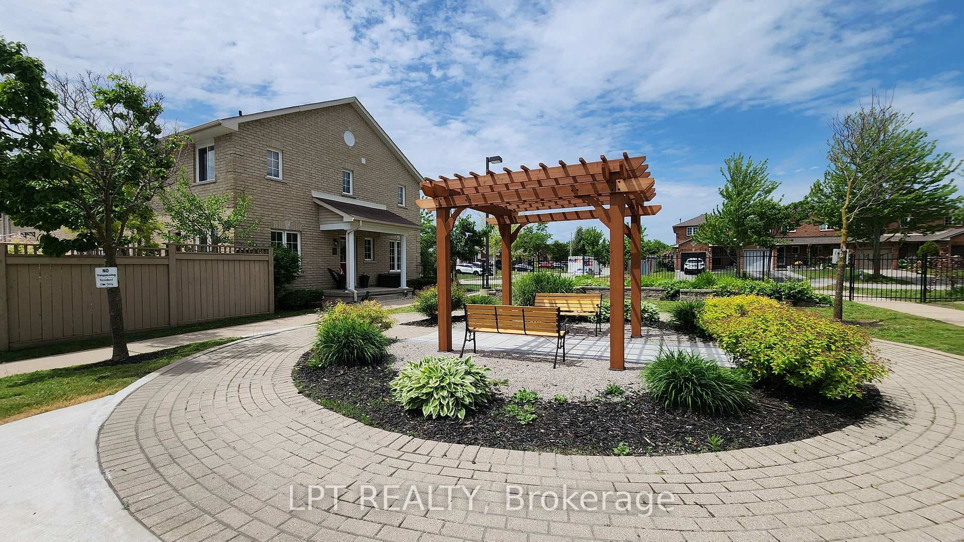 17 Silver Maple Crescent photo 26