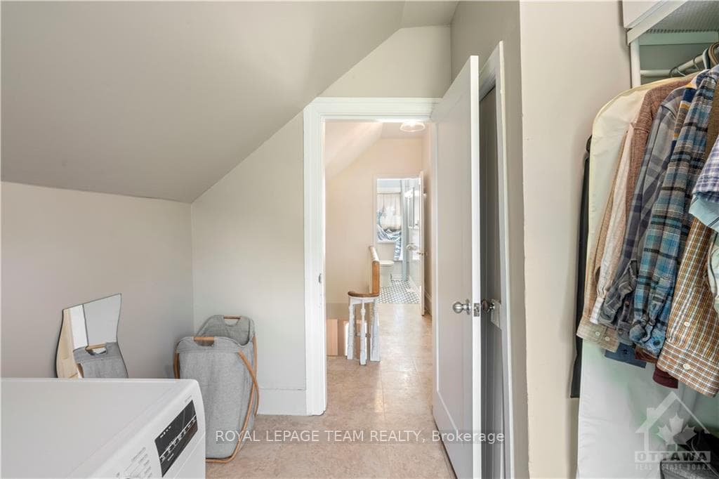 488 CLARENCE Street photo 23
