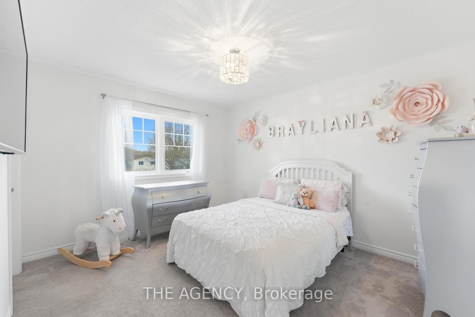 10 Maple Avenue photo 26