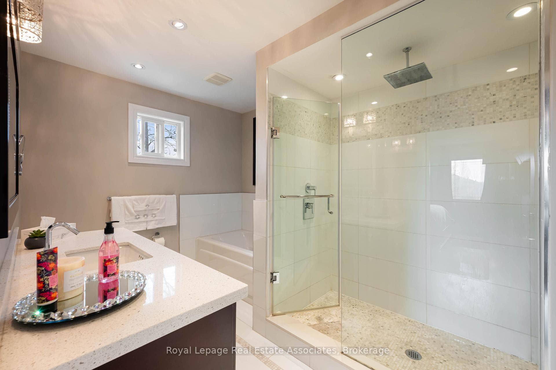 133 Mayla Drive photo 40