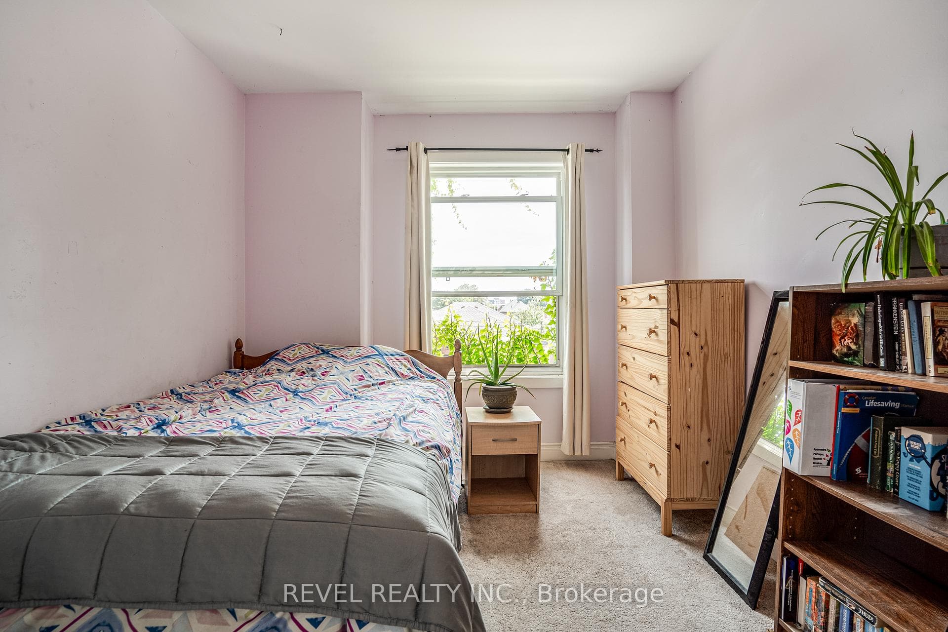 67 Emerald Street photo 32
