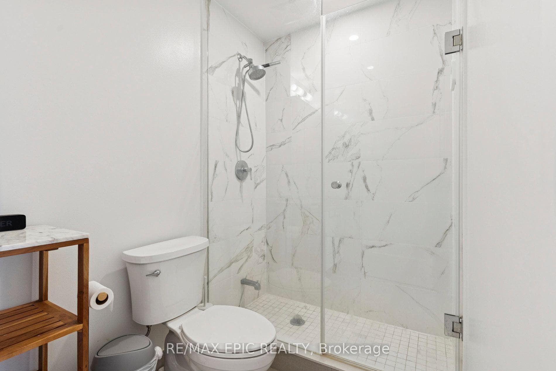 95 Oneida Crescent Unit 202 photo 16
