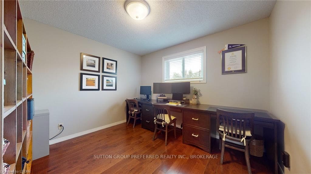 327 CANTERBURY Place photo 23
