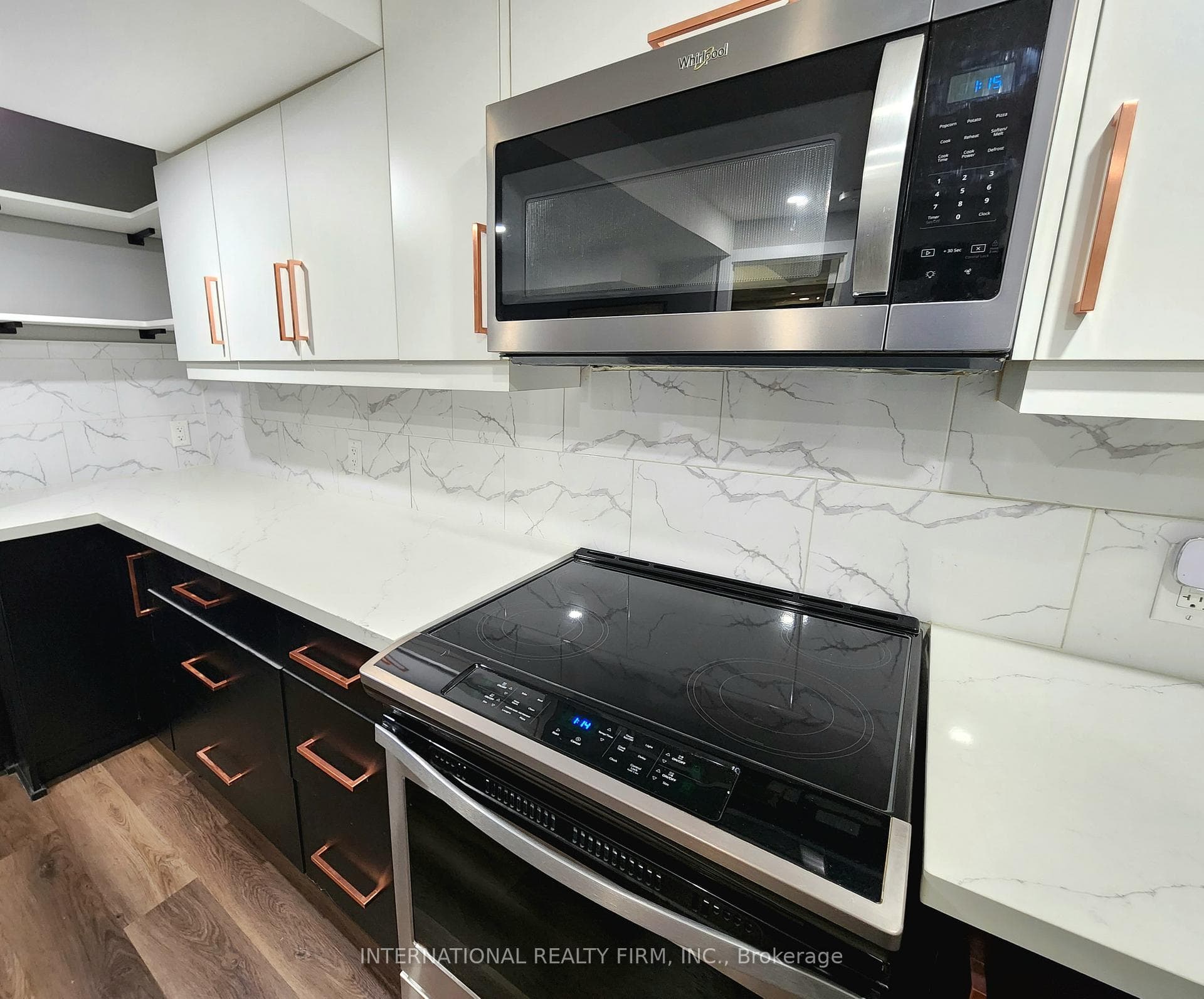 435 Hansen Road Unit Lower photo 5