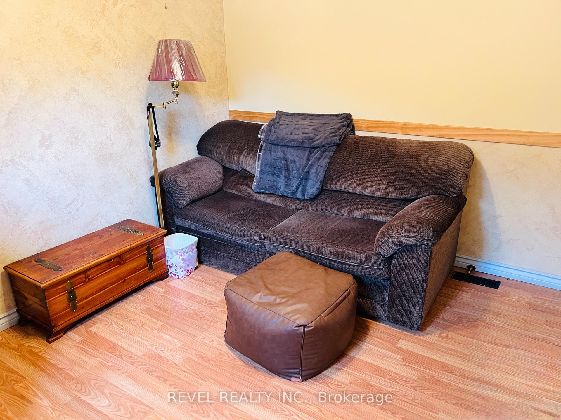 136 Allan Street photo 13