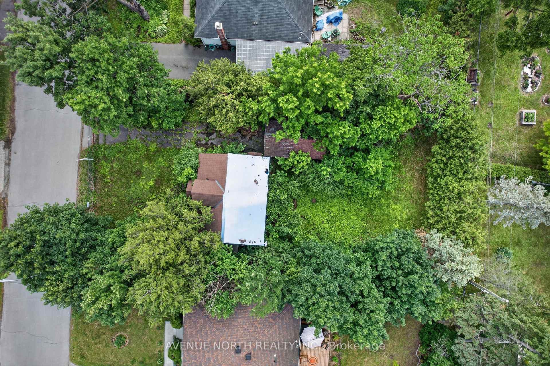 305 Mountbatten Avenue photo 9