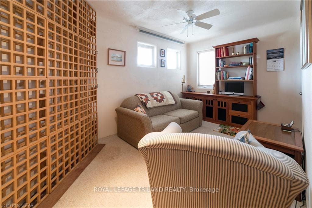 15668 Furnival Road photo 31