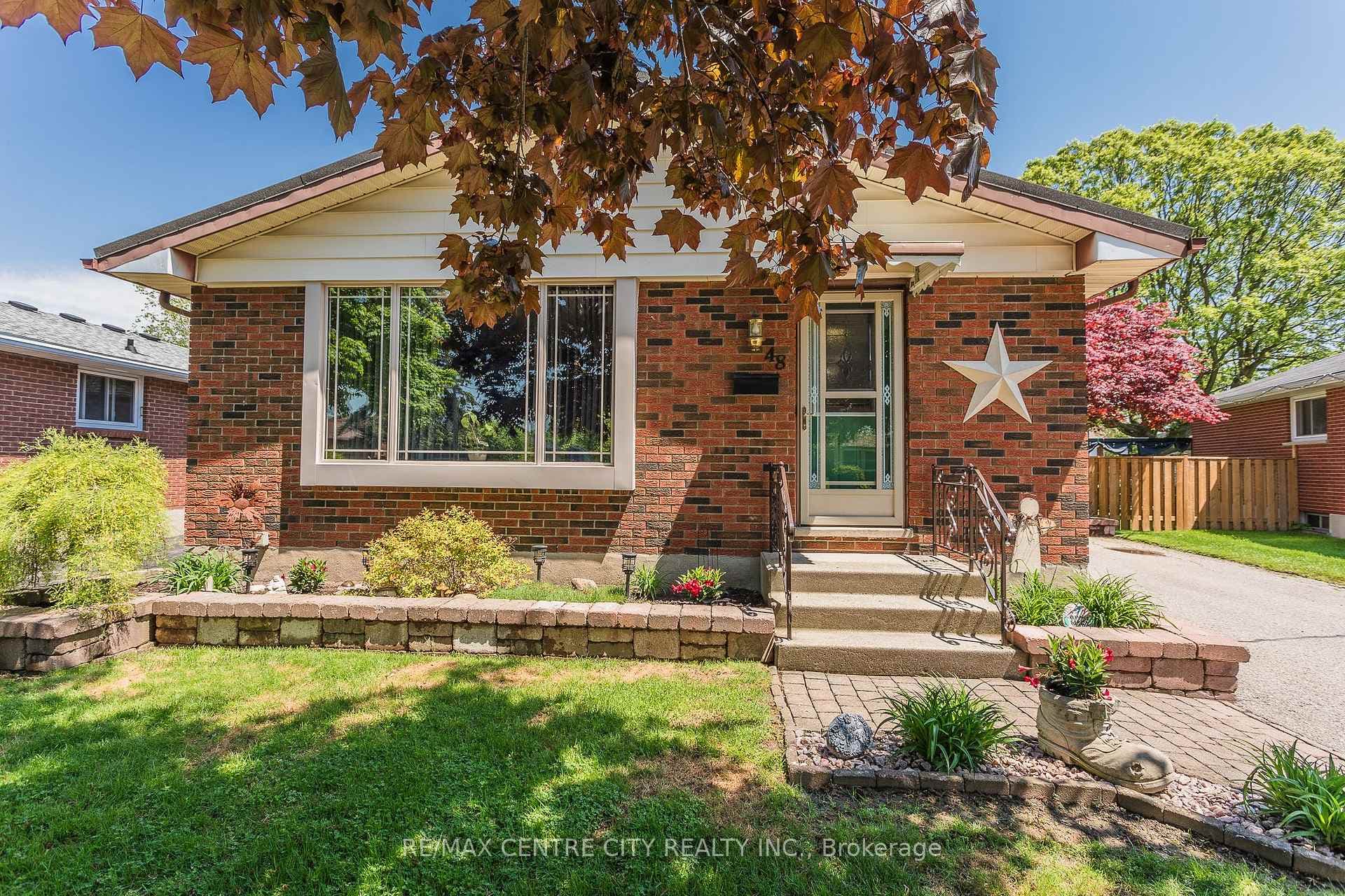 48 Rosemount Crescent photo 1