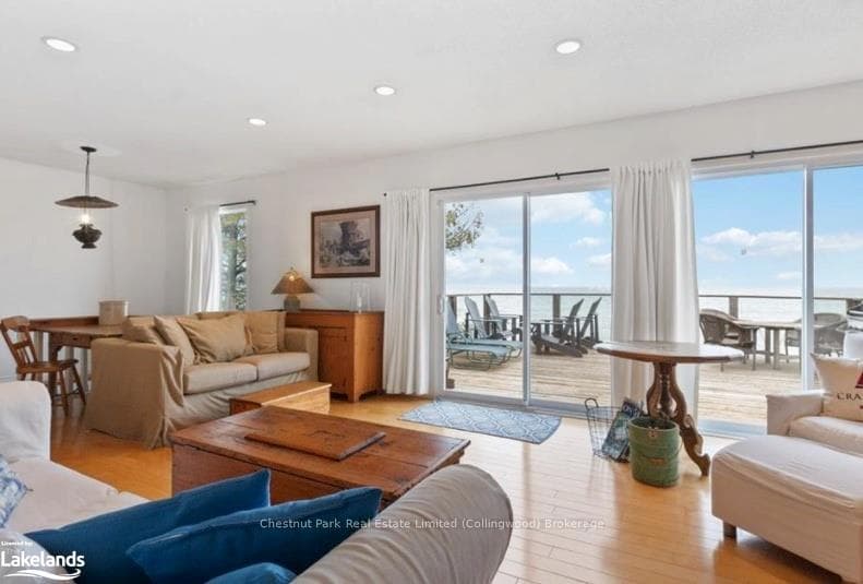 223 SUNSET Boulevard photo 7