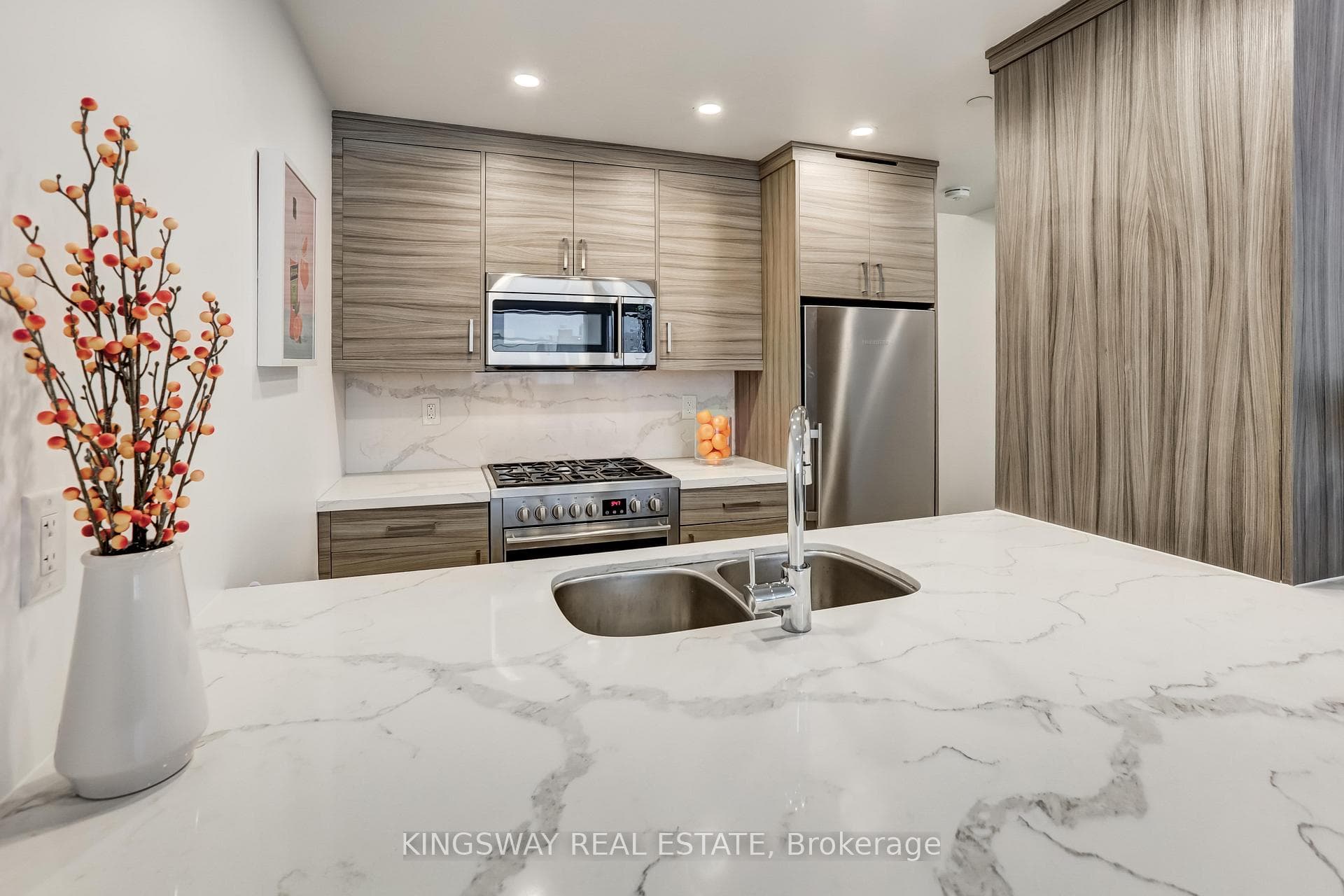 307 Gilmour Avenue photo 8