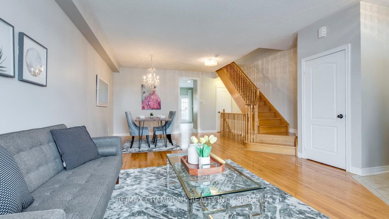 5435 Festival Drive photo 6