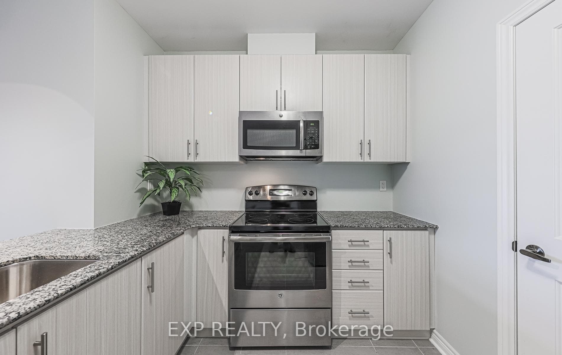 7768 Kennedy Road Unit 206 photo 10