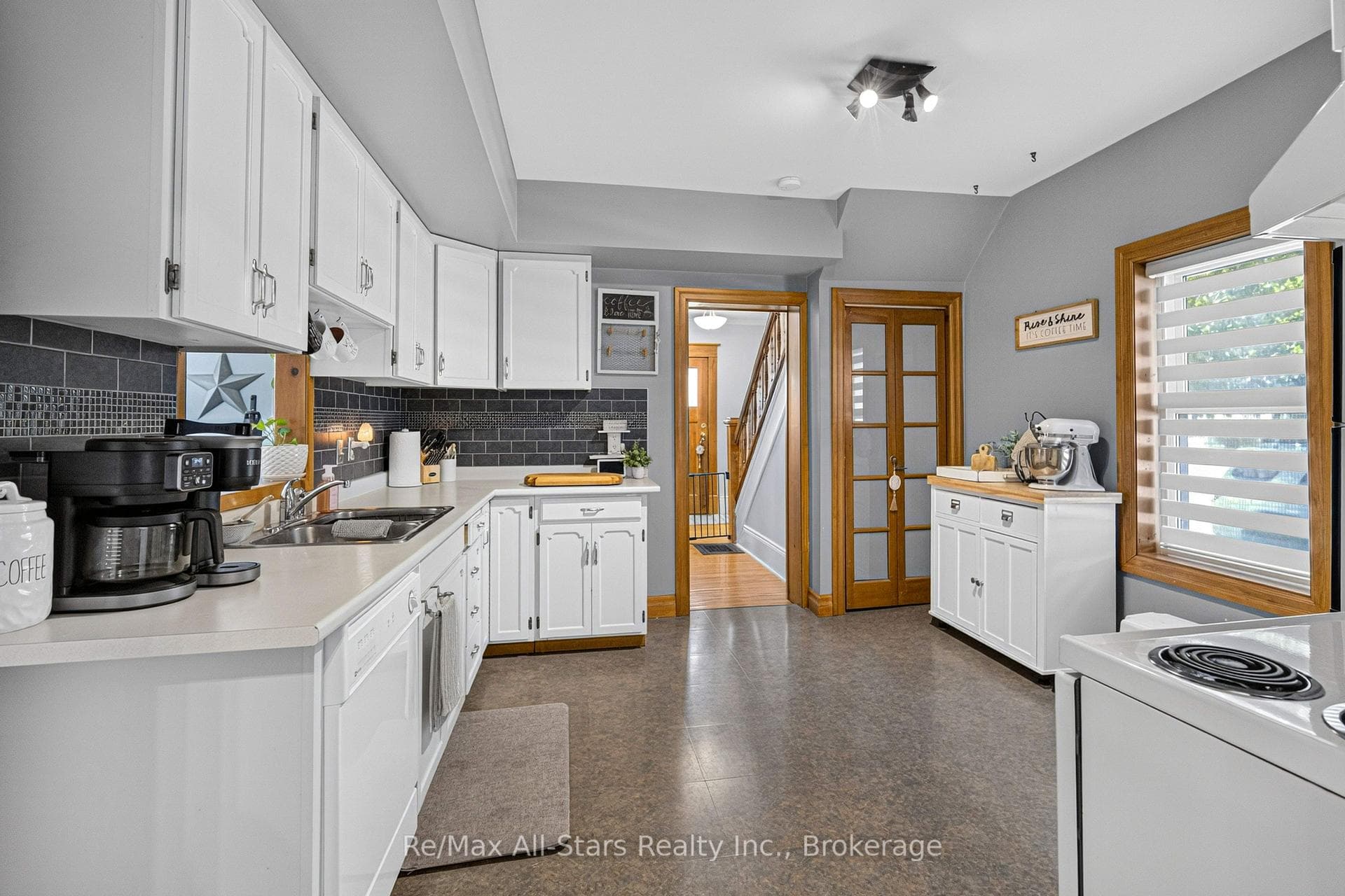 18 Sturgeon Road photo 12