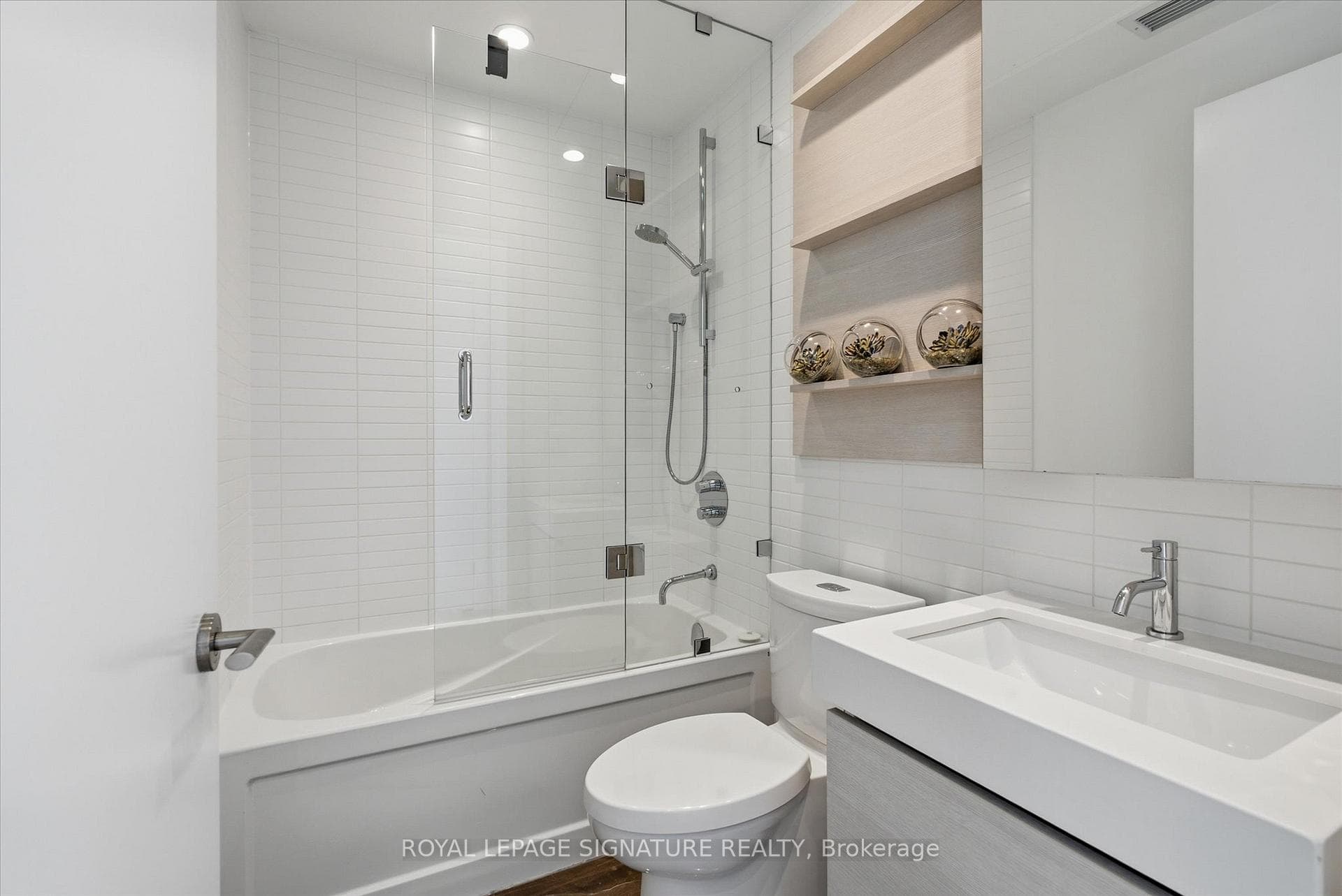1205 Queen Street Unit PH704 photo 24