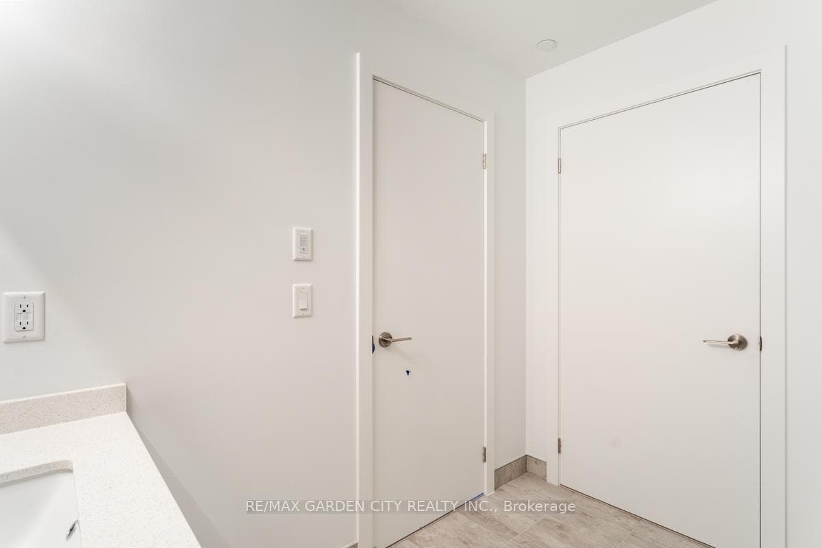 600 North Service Road Unit 216 photo 18