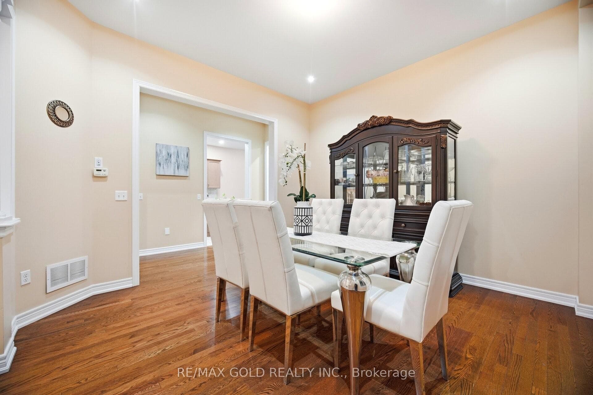 26 Drummondville Drive photo 6