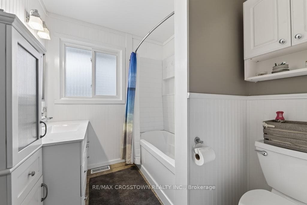 Main bathroom