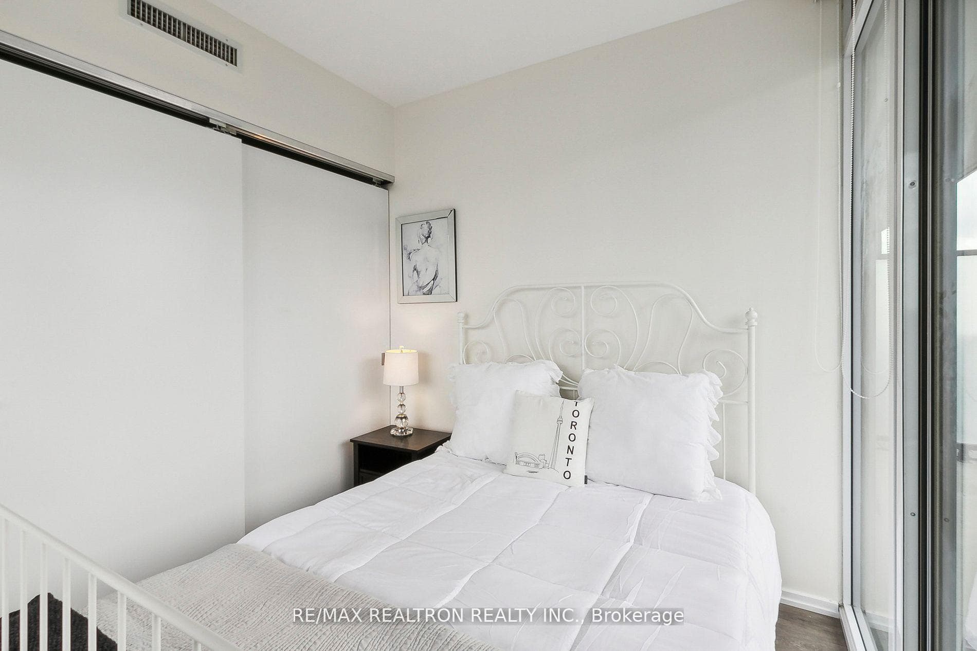 125 Peter Street Unit 2708 photo 19