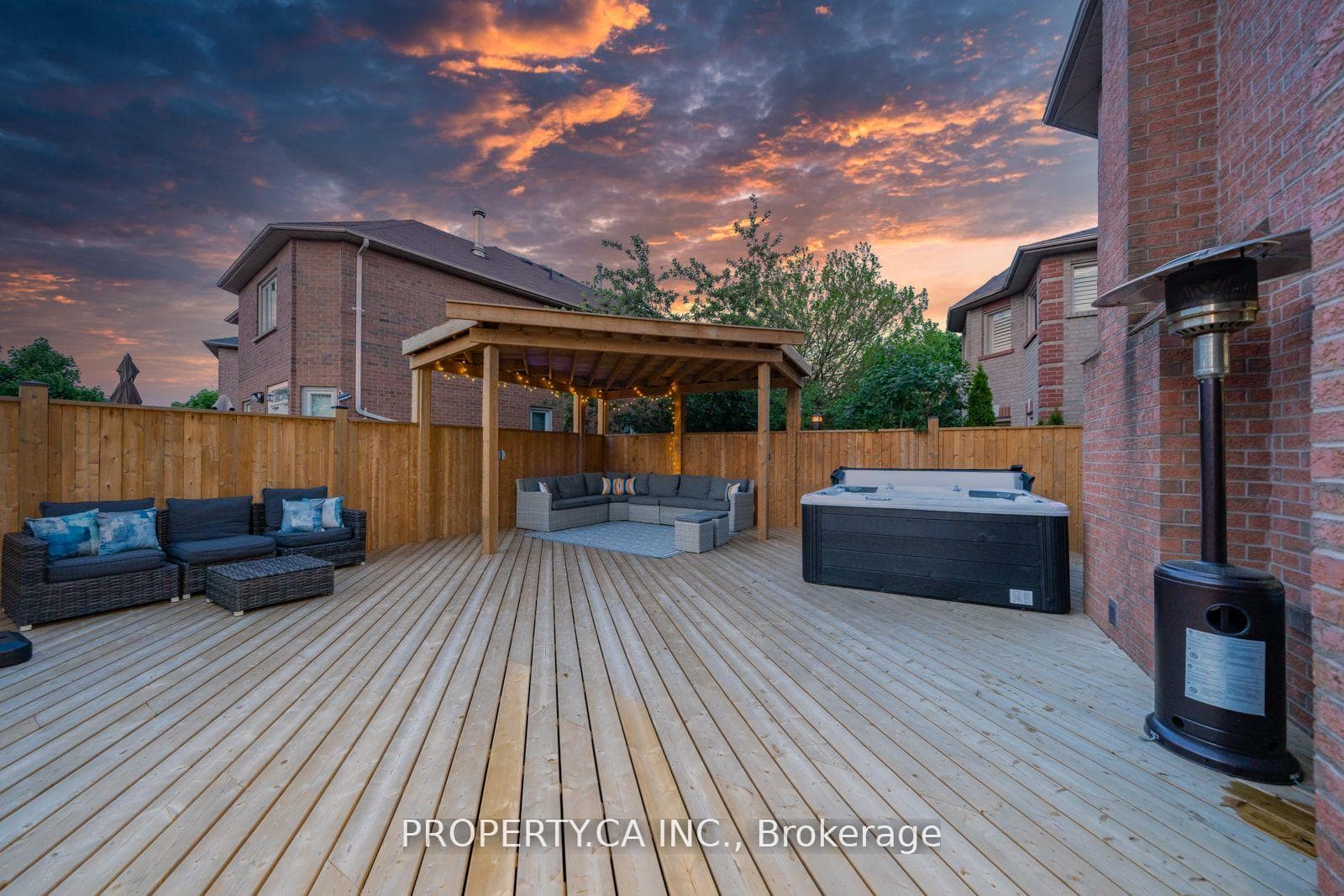 204 Beverley Glen Boulevard photo 33
