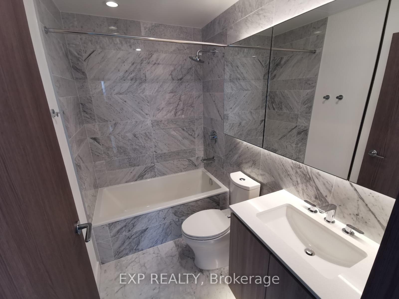 19 Bathurst Street Unit 4006 photo 6