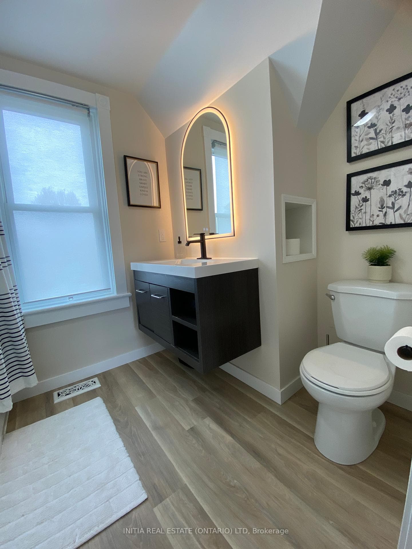 Upstairs 4 piece bathroom