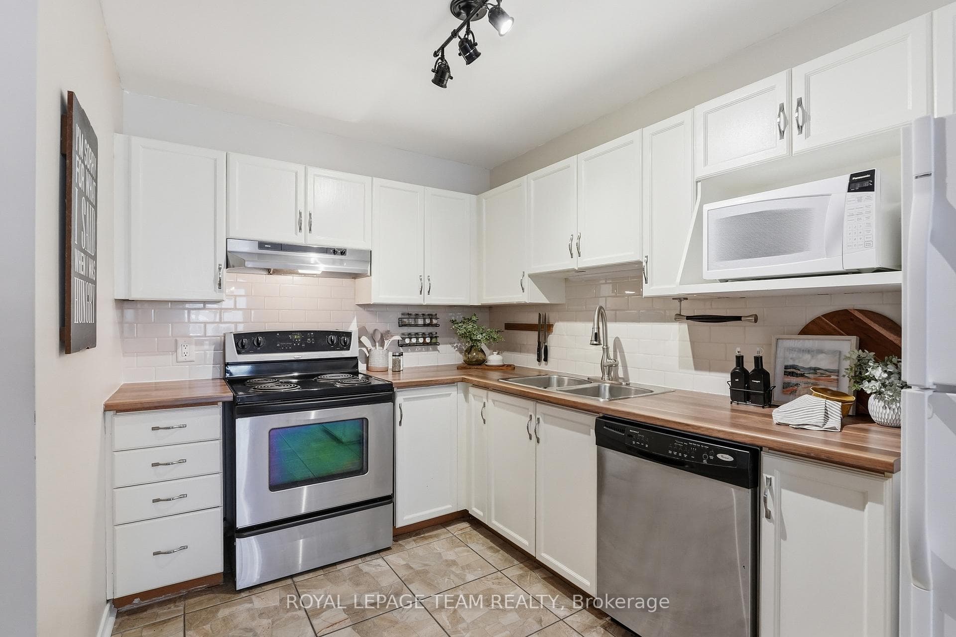 11 Furlong Crescent photo 14