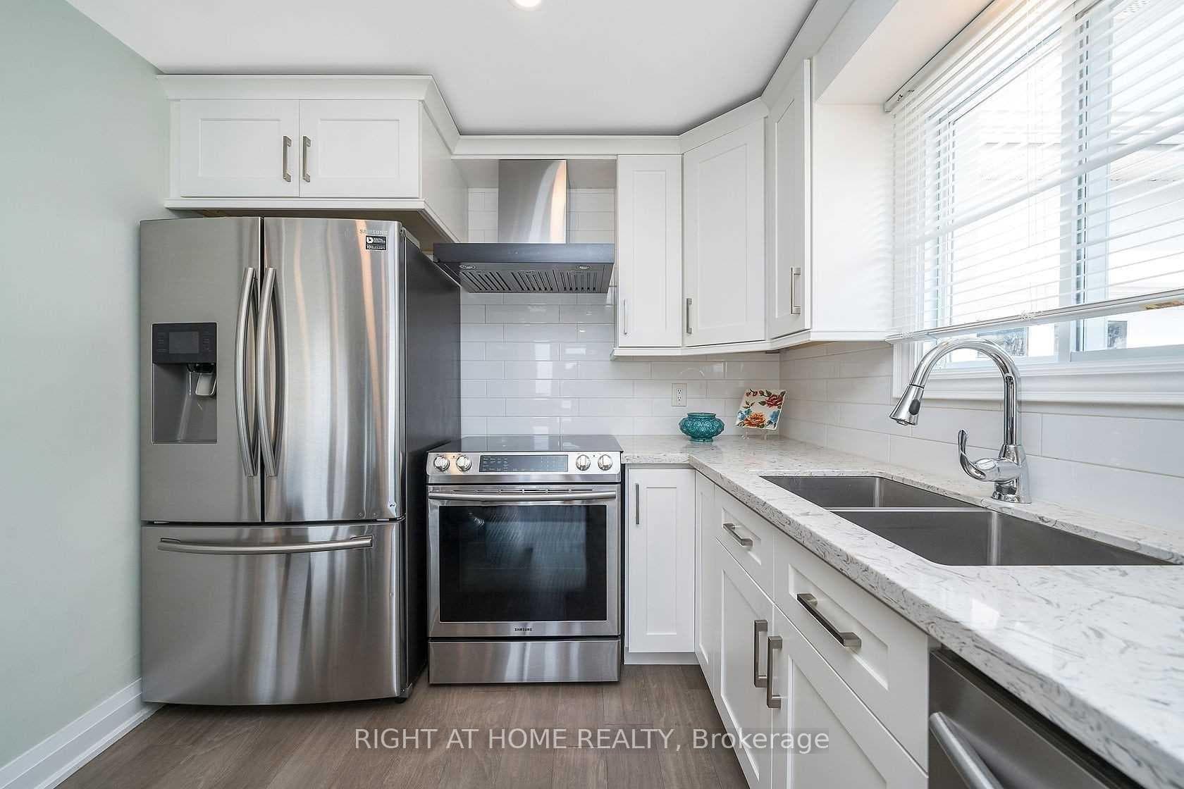 747 Mackenzie Drive photo 2