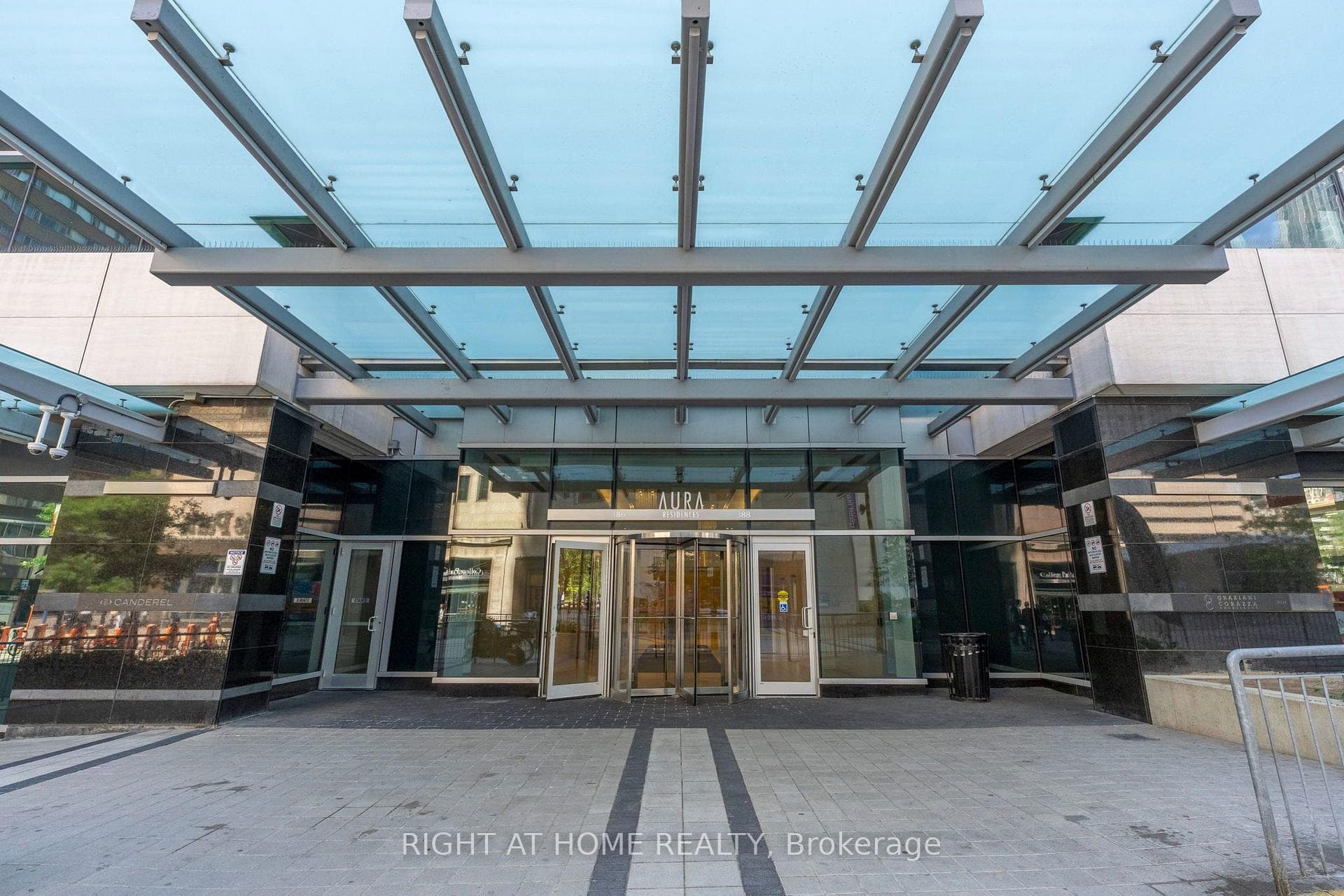 386 Yonge Street Unit 5614 photo 22