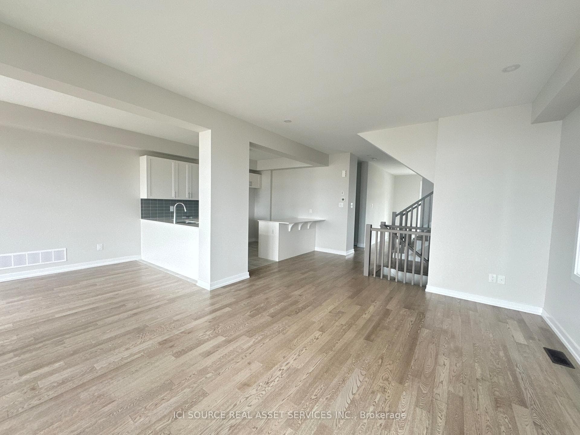 515 Oldenburg Avenue photo 3