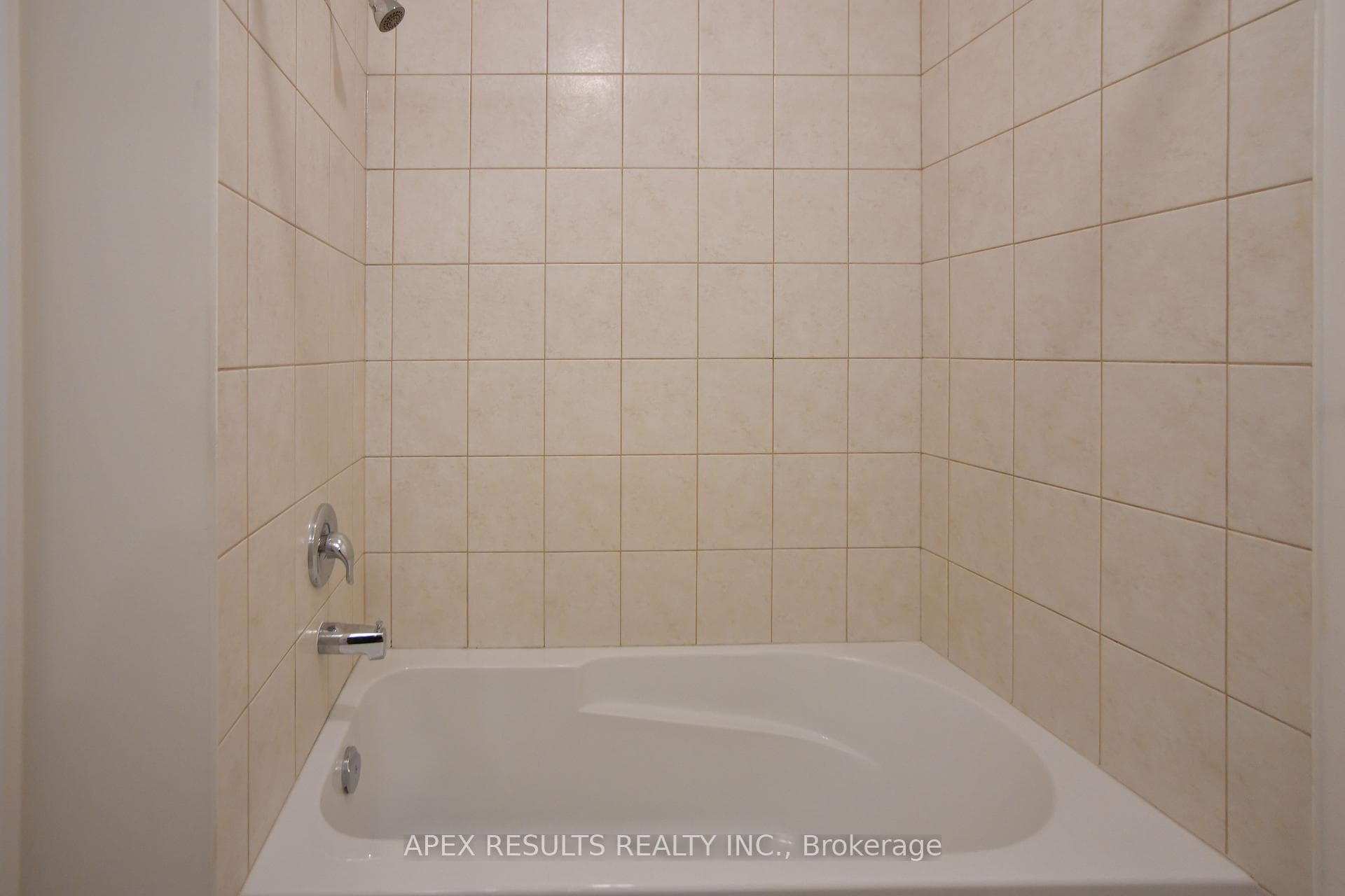 75 Oaktree Drive photo 29