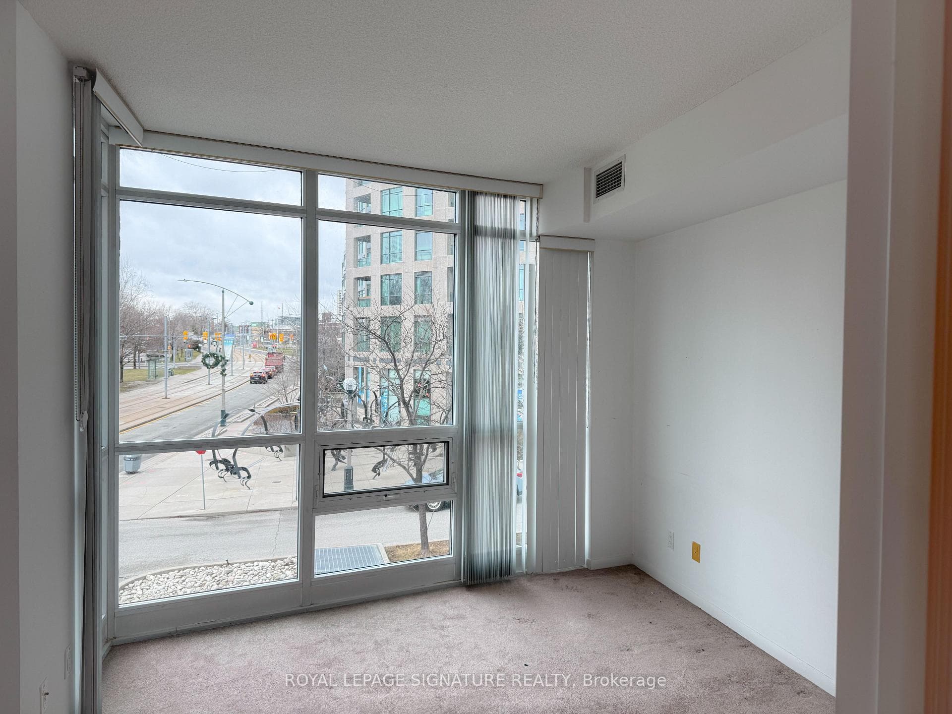 215 Fort York Boulevard Unit 209 photo 16