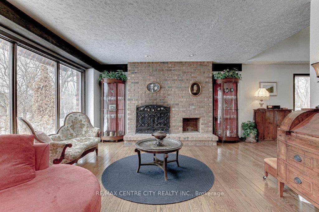 80 Sherwood Avenue photo 6